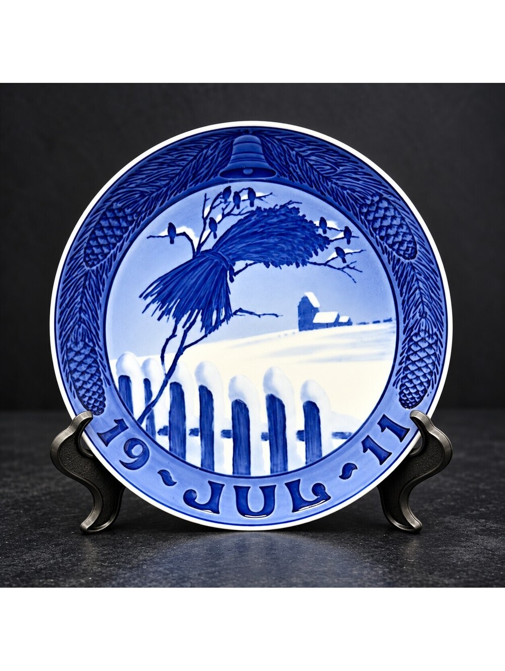 Antique Royal Copenhagen 1911 Annual Christmas Plate Wooden Fence with Sheaf 7"
